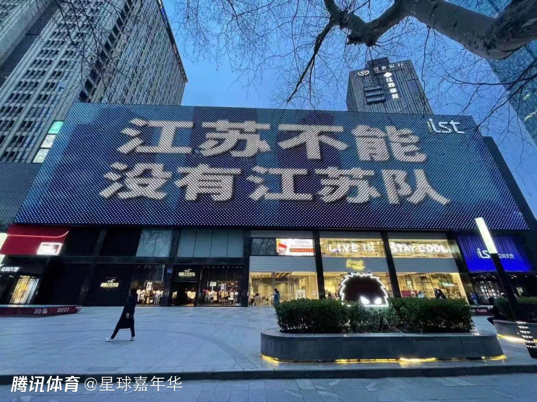 曼联此前逆转击败了维拉，在俱乐部周围不断出现各种传闻和噪音的环境之下，对滕哈赫来说最大的鼓舞是他的球队取得了一场胜利，而不是一味地屈服，球员们仍在战斗。